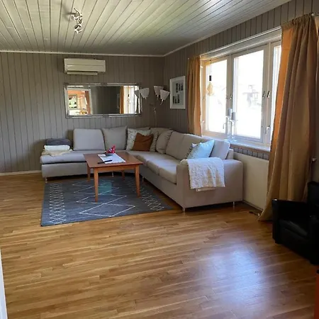 Hus Til Utleie 斯沃尔韦尔